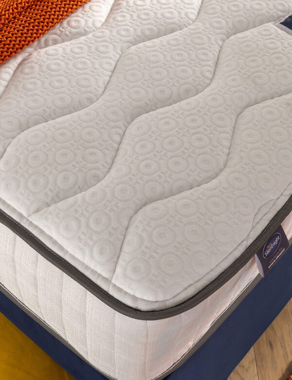 800 Memory Foam Pocket Spring Medium Mattress